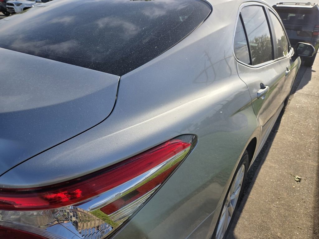 Used 2020 Toyota Camry LE FWD image 9