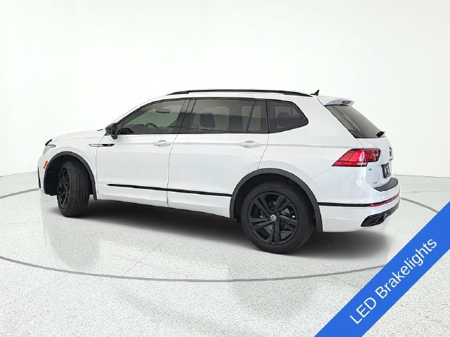 Used 2024 Volkswagen Tiguan SE R-Line AWD/4WD image 3