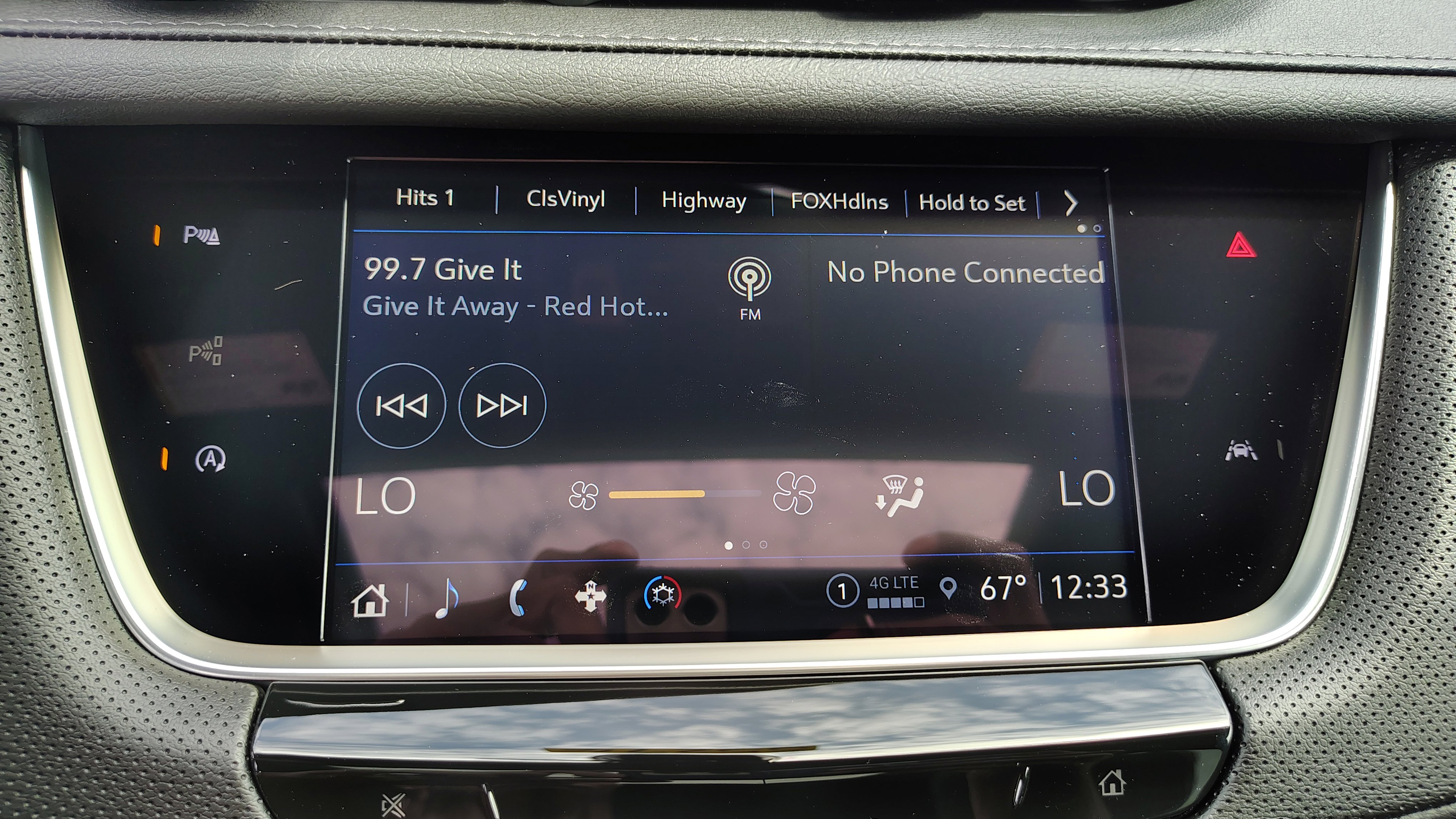 New 2025 Cadillac XT6 Luxury image 25