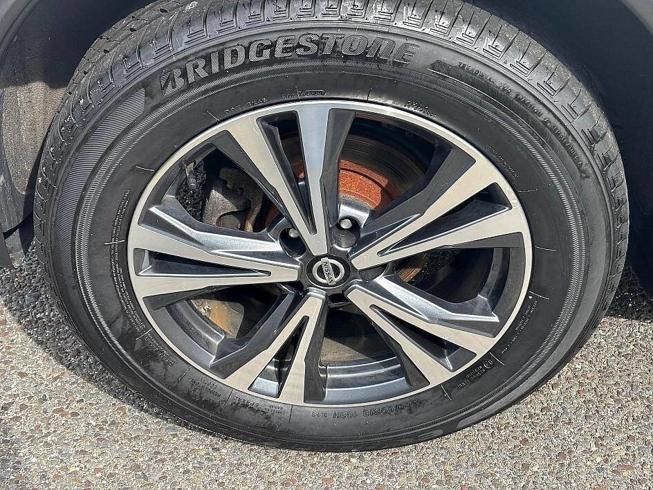 Used 2019 Nissan Rogue SV w/ Premium Package image 10