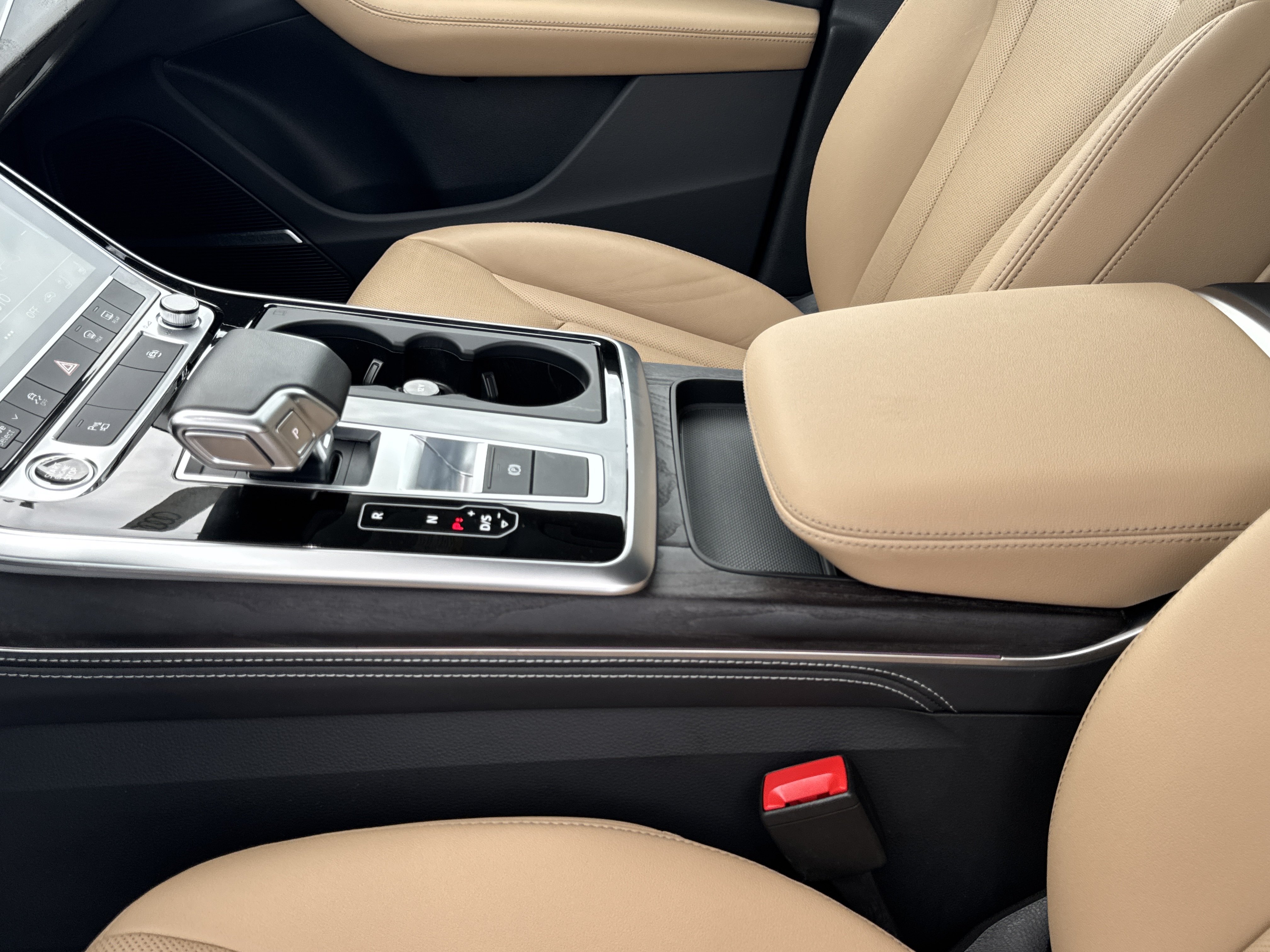 Certified 2025 Audi Q8 Premium Plus AWD/4WD image 24