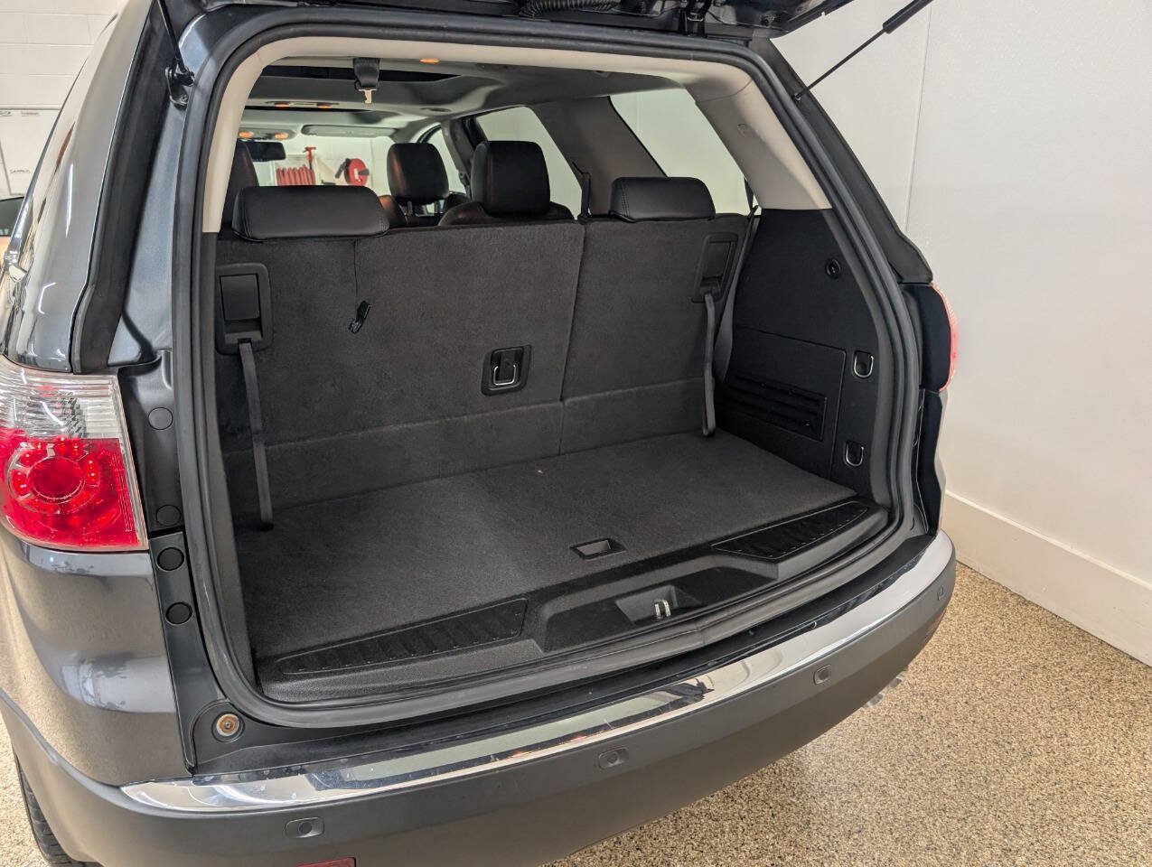 Used 2011 GMC Acadia SLT AWD/4WD image 18