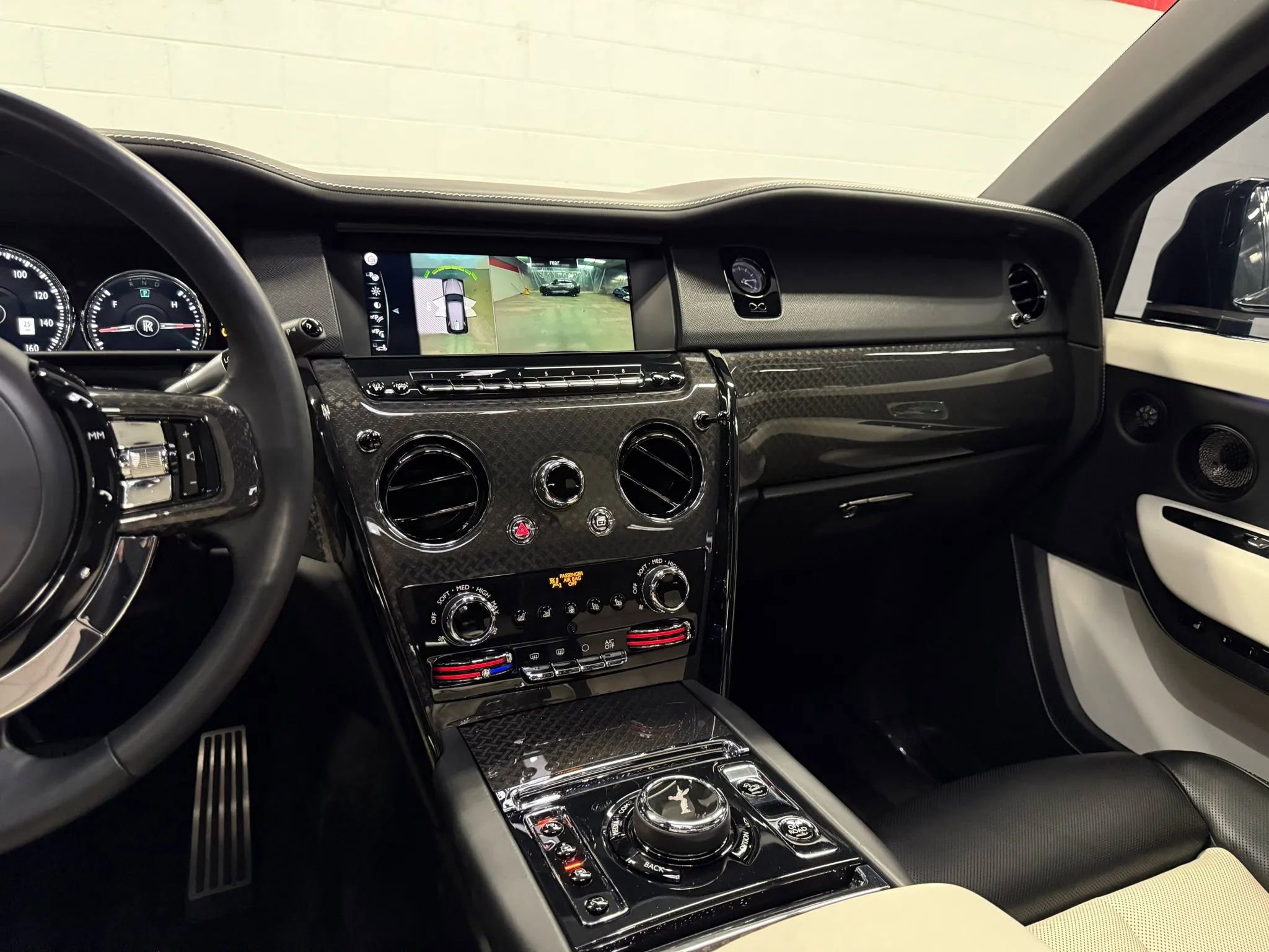 Used 2022 Rolls-Royce Cullinan Black Badge w/ Dark Exterior Package image 41