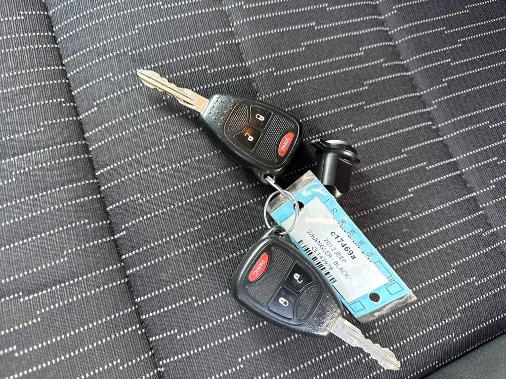 Used 2012 Jeep Wrangler Unlimited Rubicon w/ Dual Top Group image 27