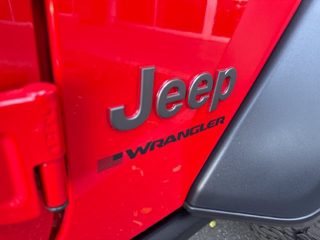Used 2025 Jeep Wrangler Unlimited Rubicon w/ Convenience Group AWD/4WD image 34
