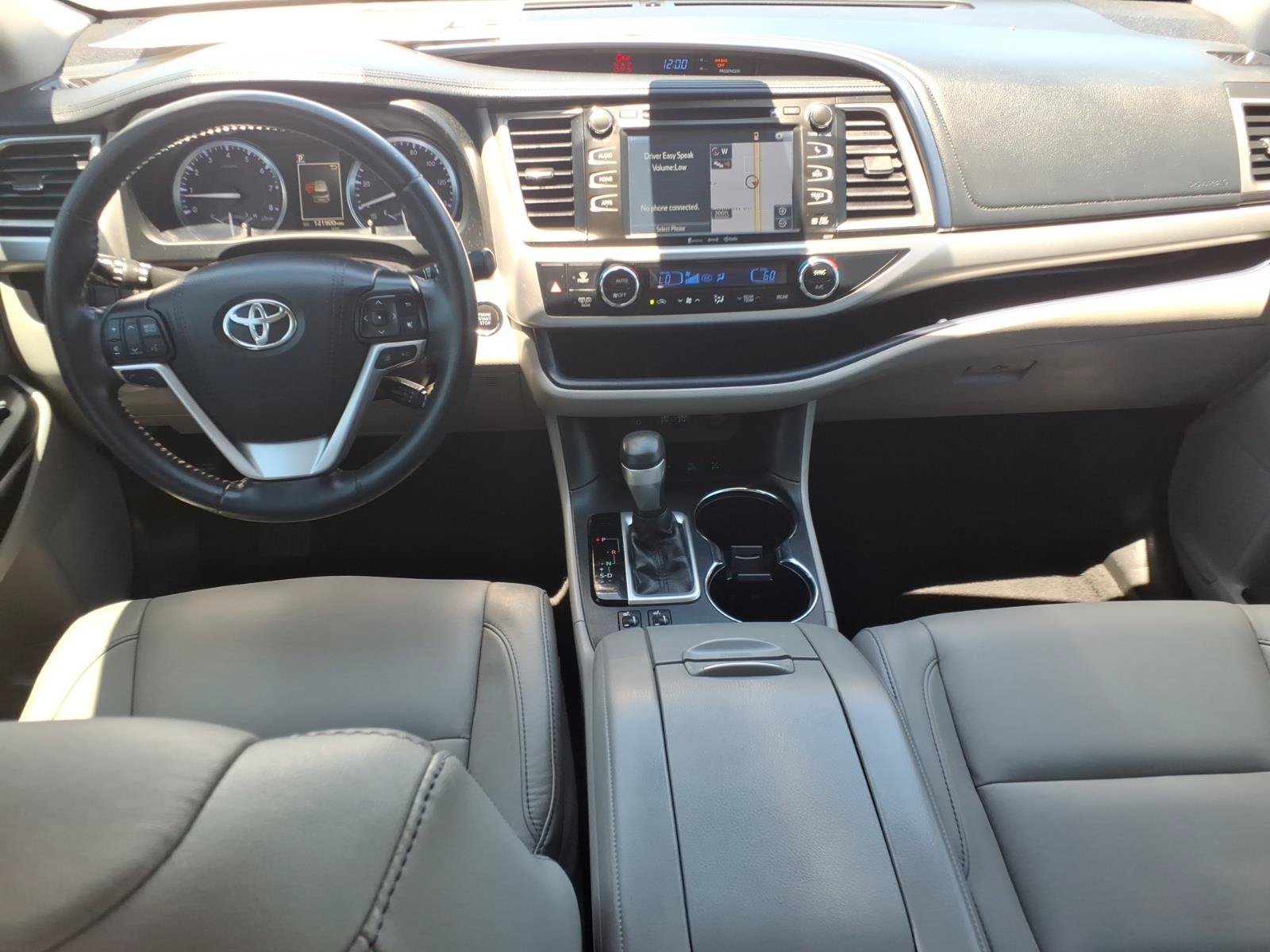 Used 2018 Toyota Highlander XLE AWD/4WD image 11