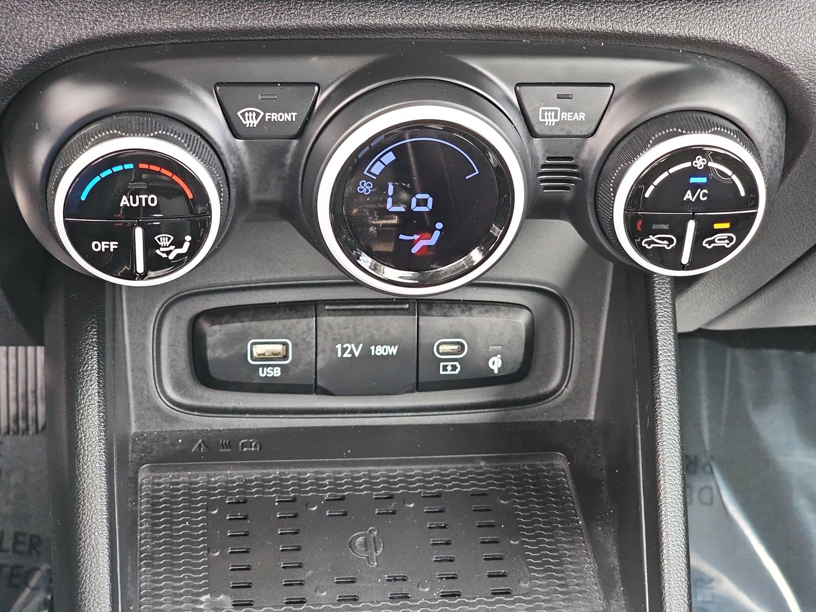 Certified 2025 Hyundai Venue Limited FWD image 26