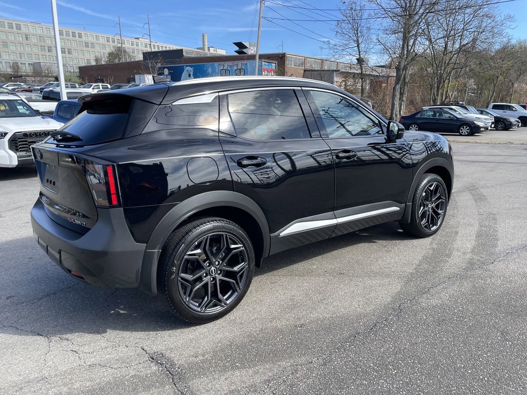 Used 2025 Nissan Kicks SR w/ SR Premium Package AWD/4WD image 8