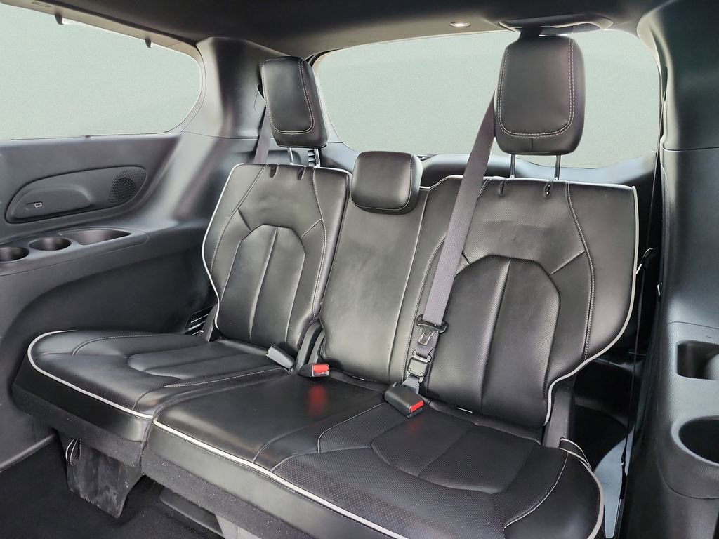 Used 2025 Chrysler Pacifica Limited FWD image 18