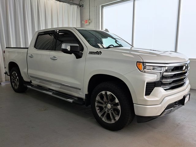 Used 2023 Chevrolet Silverado 1500 High Country w/ Z71 Off-Road Package AWD/4WD image 4