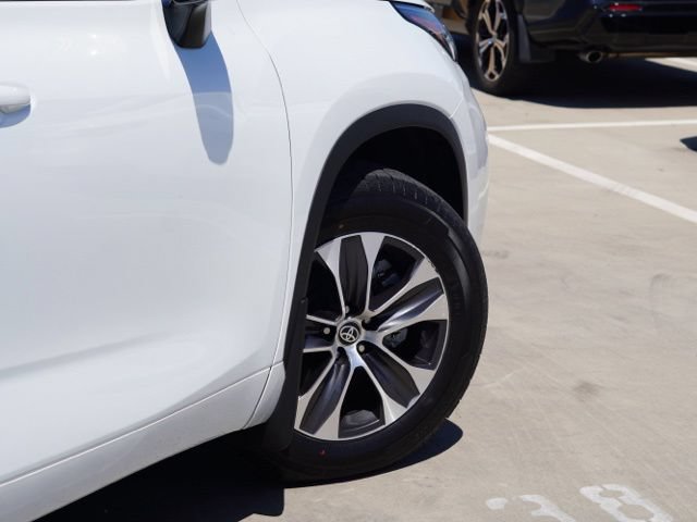 Used 2023 Toyota Highlander XLE FWD image 9