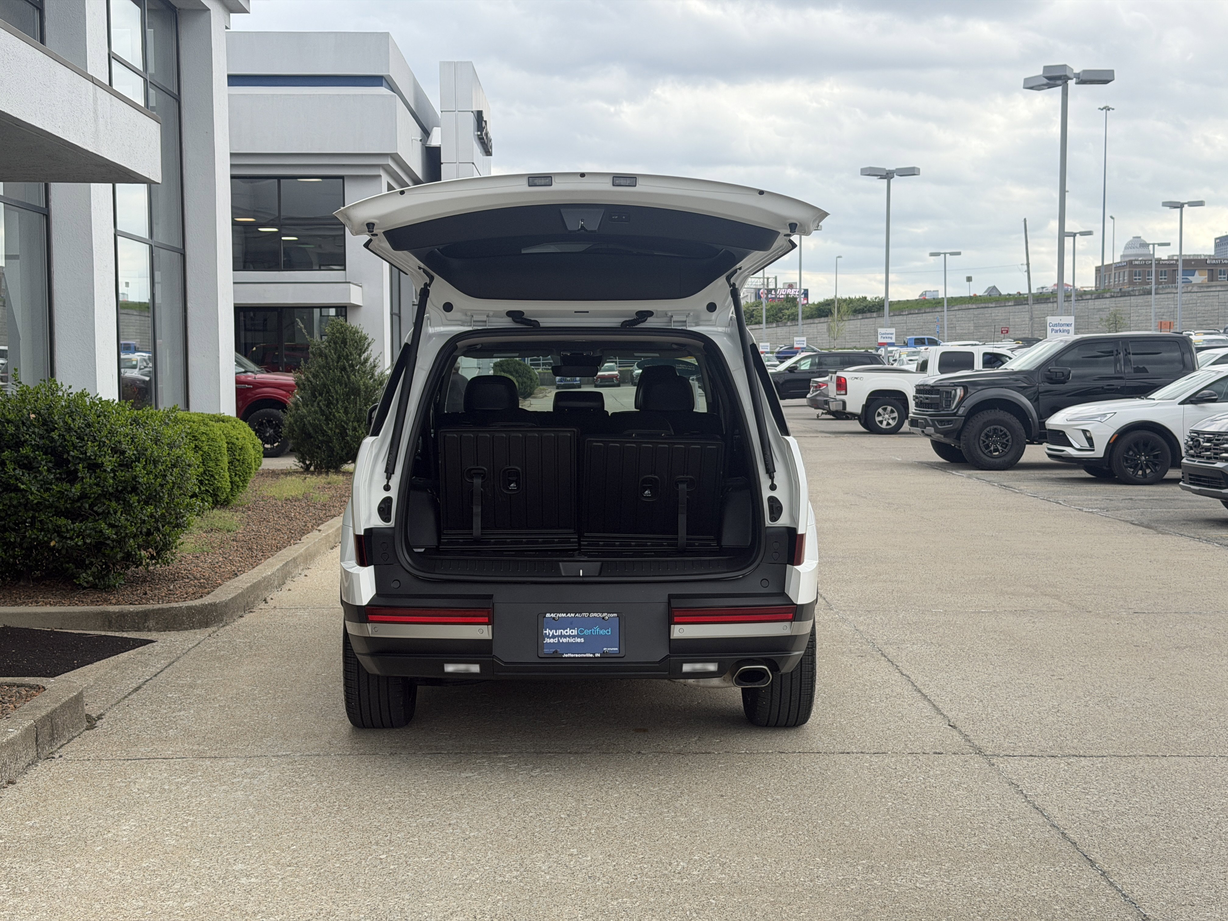 Used 2025 Hyundai Santa Fe Limited AWD/4WD image 10