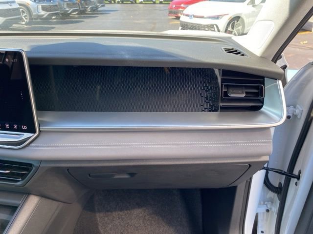 New 2025 Volkswagen Tiguan SE image 48