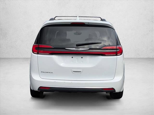 Used 2022 Chrysler Pacifica Touring-L image 7