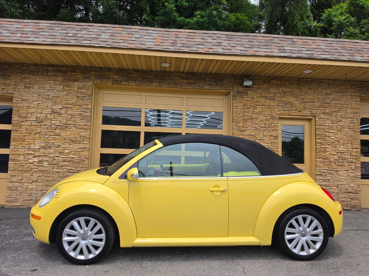 Used 2008 Volkswagen Beetle SE FWD image 68