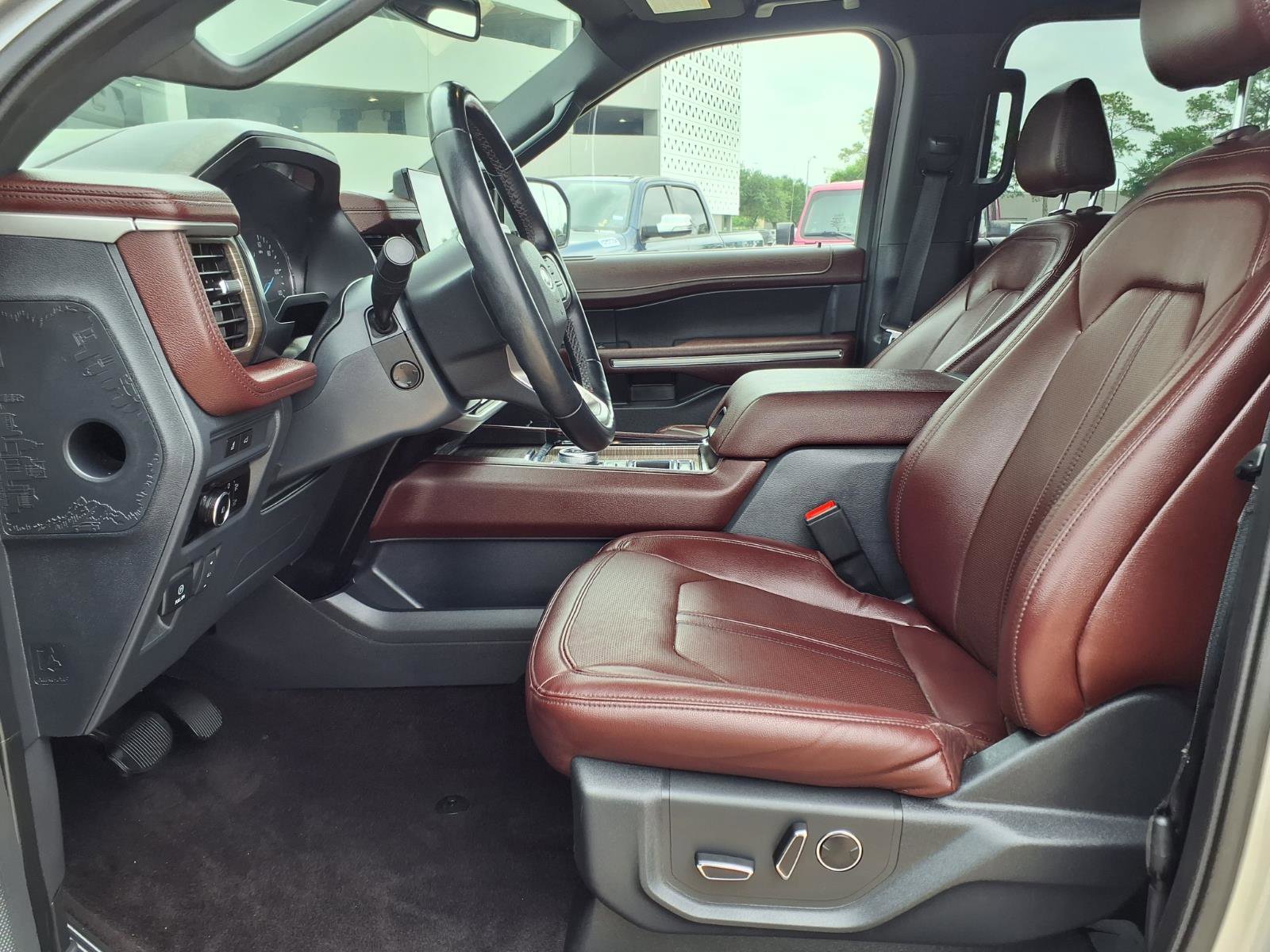 Used 2023 Ford Expedition Limited RWD image 13