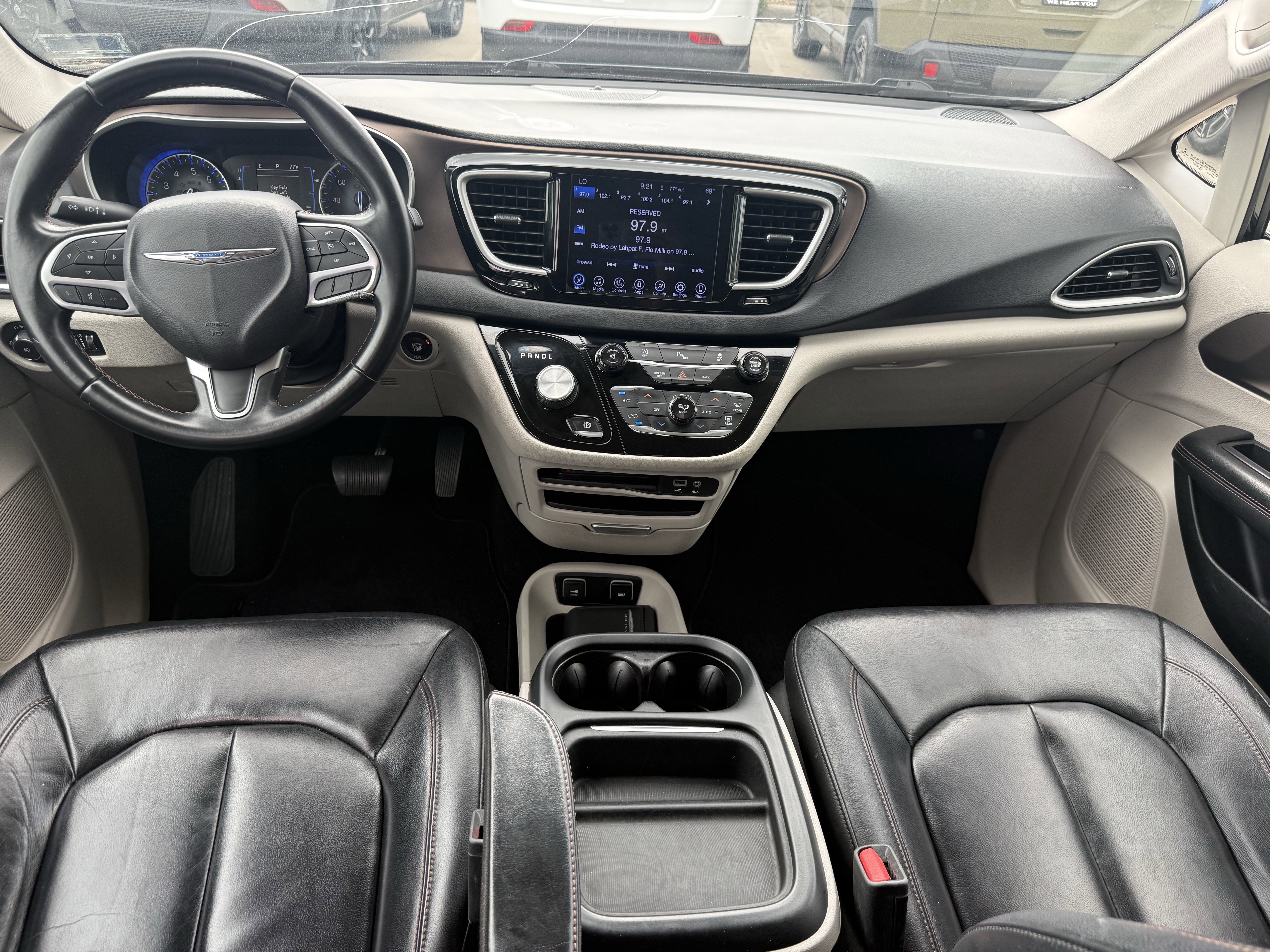 Used 2017 Chrysler Pacifica Touring-L w/ Tire & Wheel Group image 29