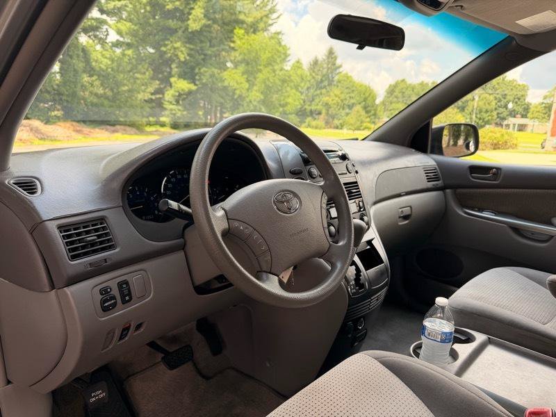 Used 2008 Toyota Sienna LE FWD image 10