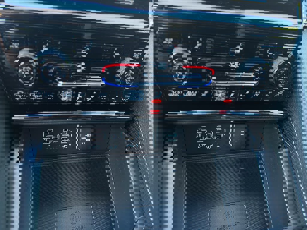 New 2025 Jeep Grand Cherokee Laredo X w/ Luxury Tech Group I image 16