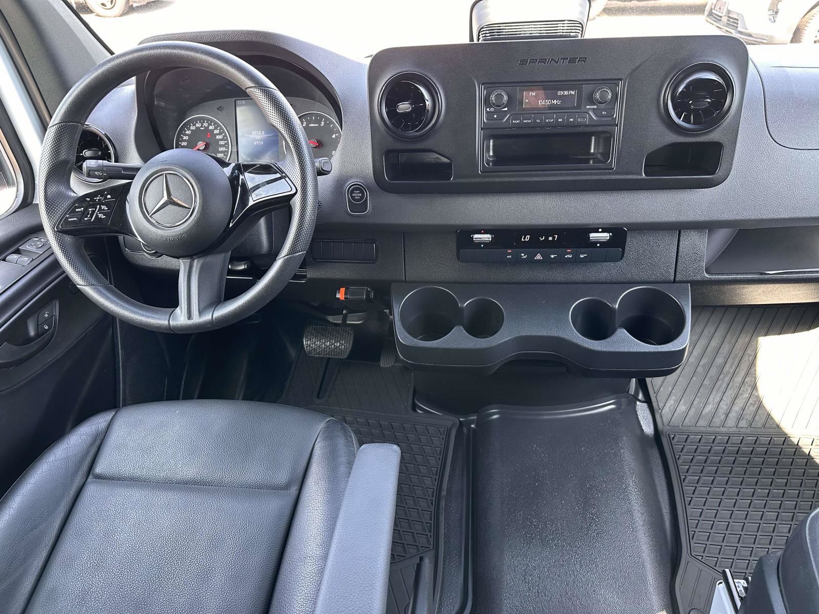 Used 2025 Mercedes-Benz Sprinter 2500 image 16
