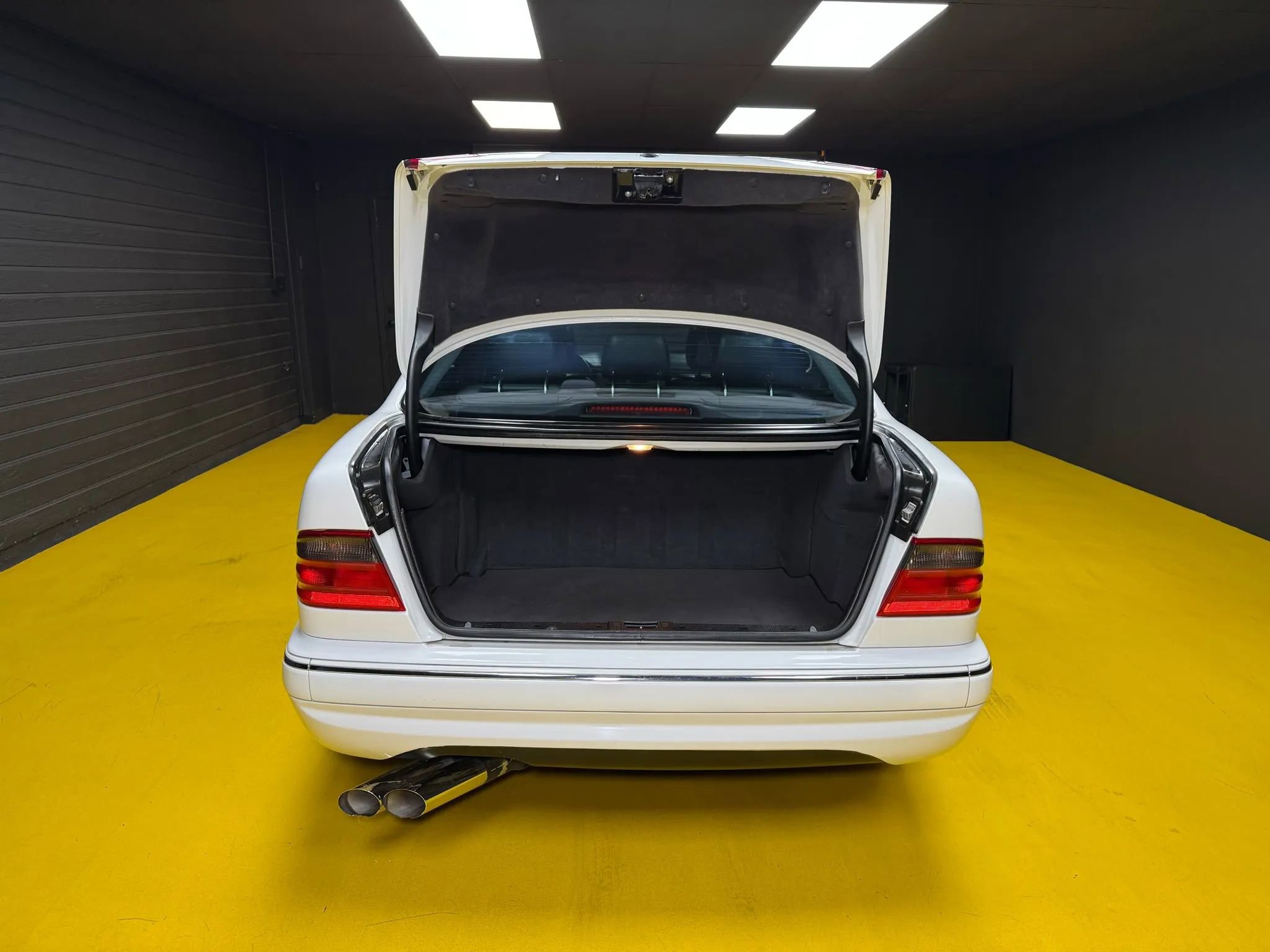 Used 2000 Mercedes-Benz E 55 AMG Sedan image 16