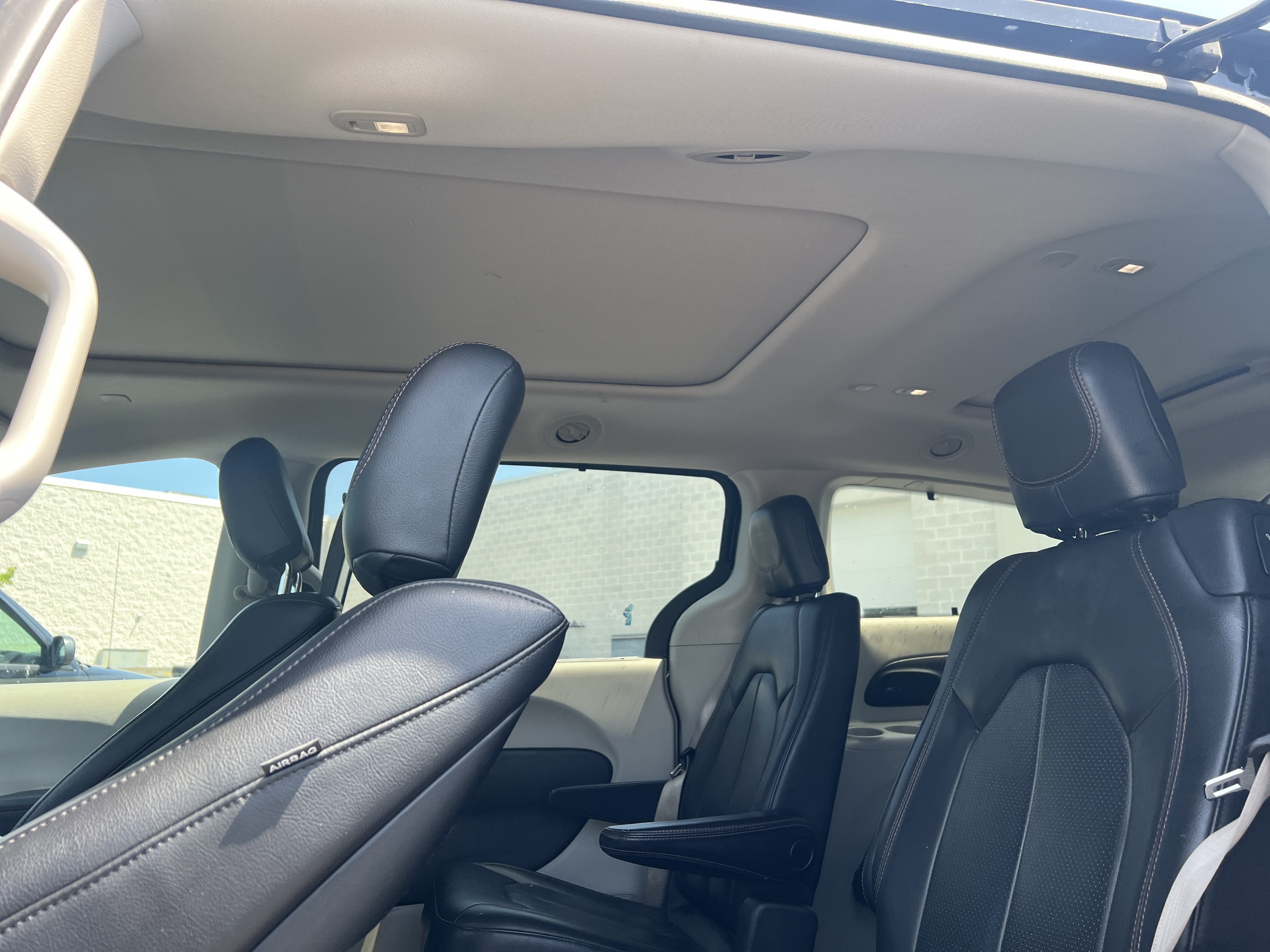 Used 2018 Chrysler Pacifica Touring-L Plus w/ Tire & Wheel Group FWD image 17
