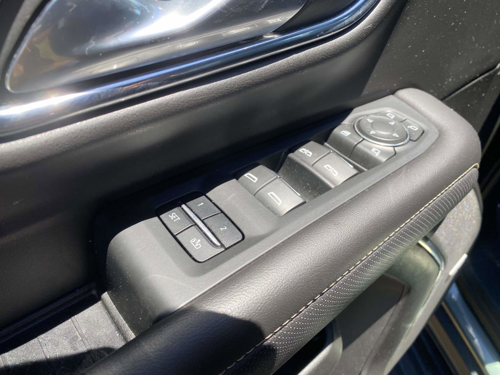 Used 2023 Chevrolet Suburban Premier RWD image 18