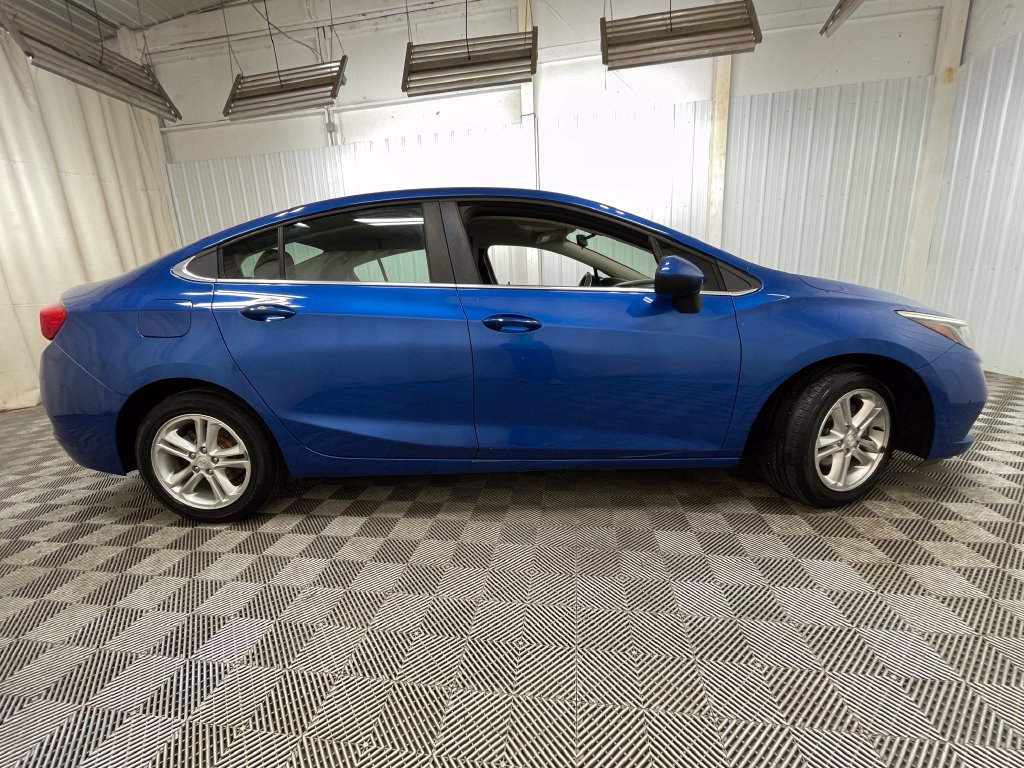Used 2018 Chevrolet Cruze LT w/ Convenience Package FWD image 16