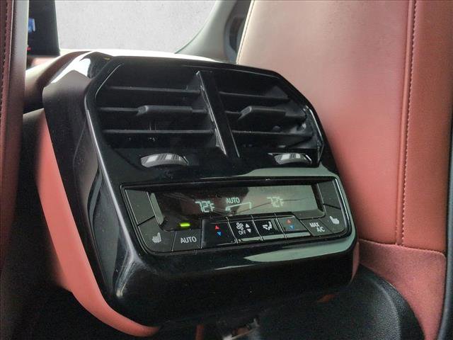 Used 2023 BMW iX xDrive50 w/ Premium Package image 17