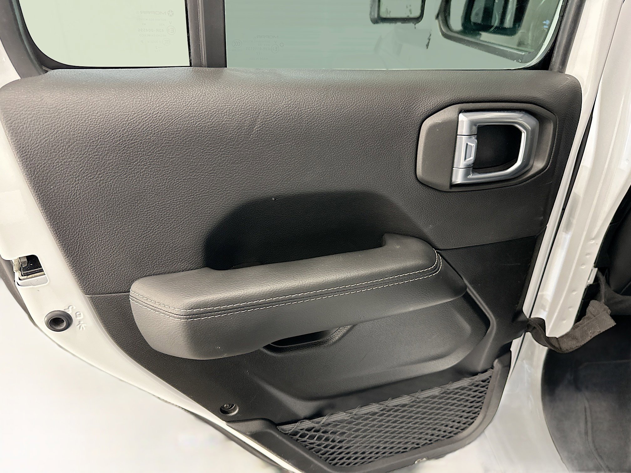 Used 2022 Jeep Wrangler Sahara AWD/4WD image 27