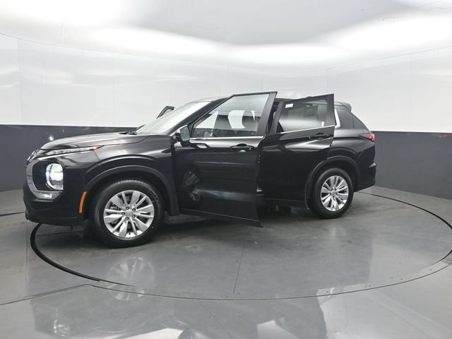 New 2026 Mitsubishi Outlander ES FWD image 39