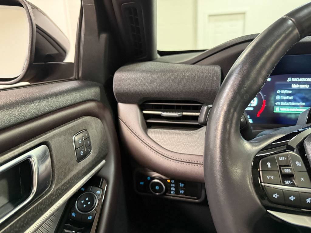 Used 2025 Ford Explorer Platinum w/ LUX Leather Package AWD/4WD image 76