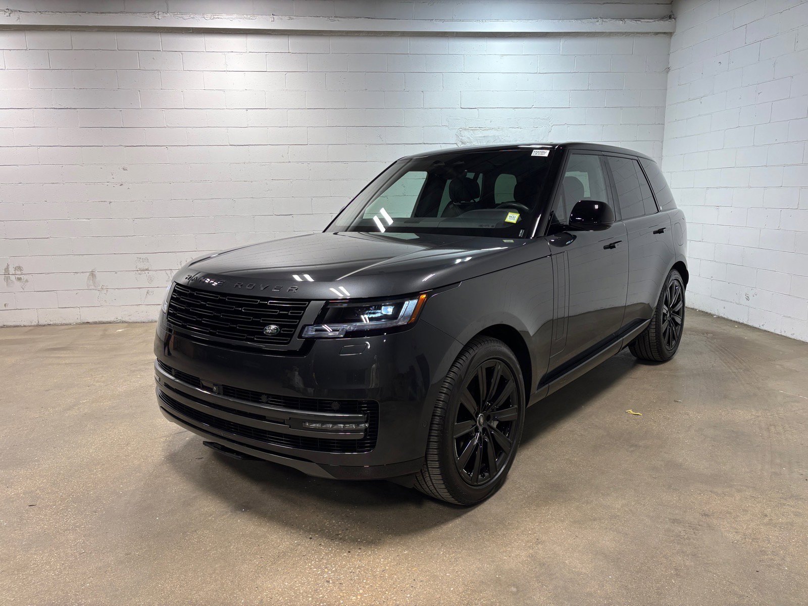 Used 2025 Land Rover Range Rover SE