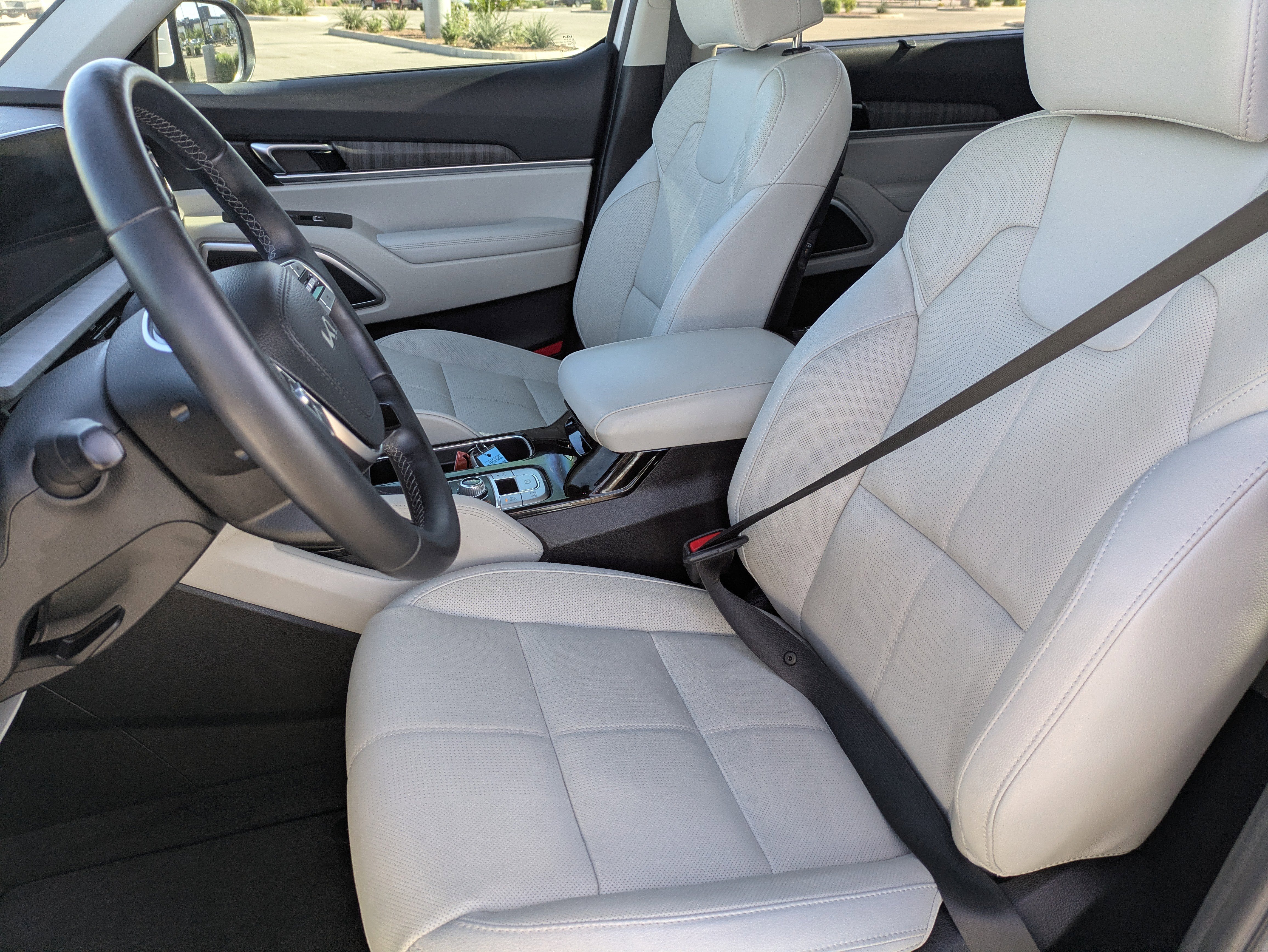 Used 2024 Kia Telluride EX w/ EX Captain's Chair Package image 27