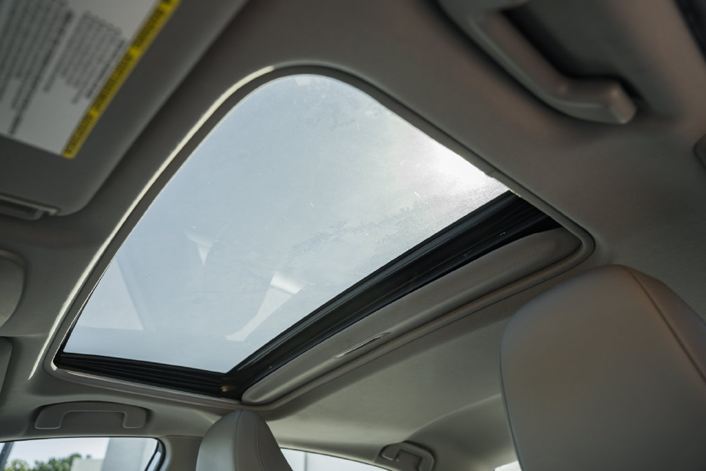 Used 2020 Toyota Camry SE w/ Sunroof Package FWD image 37