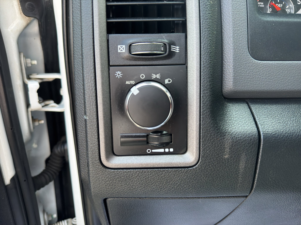Used 2016 RAM 3500 Tradesman w/ Chrome Appearance Group AWD/4WD image 14