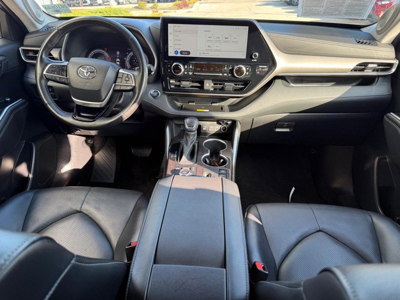 Used 2023 Toyota Highlander Limited AWD/4WD image 14