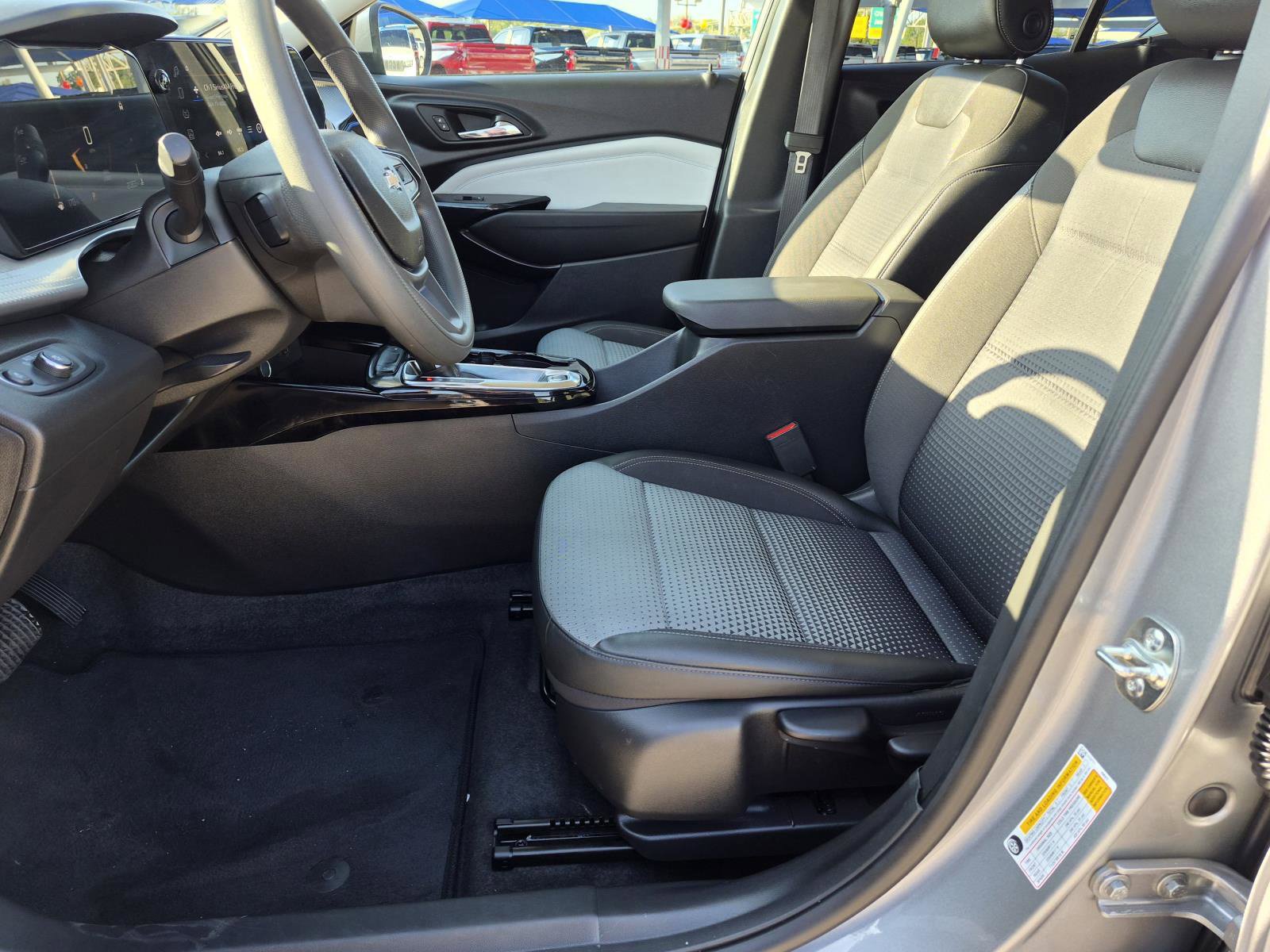 Used 2026 Chevrolet Trax LT FWD image 18