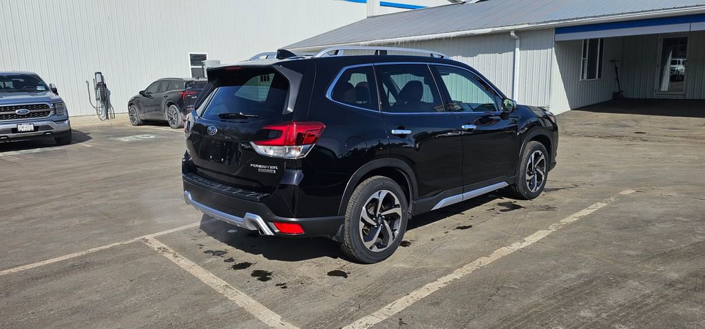 Used 2023 Subaru Forester Touring image 7