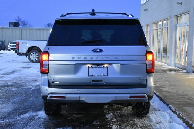 Used 2023 Ford Expedition Max XLT image 5