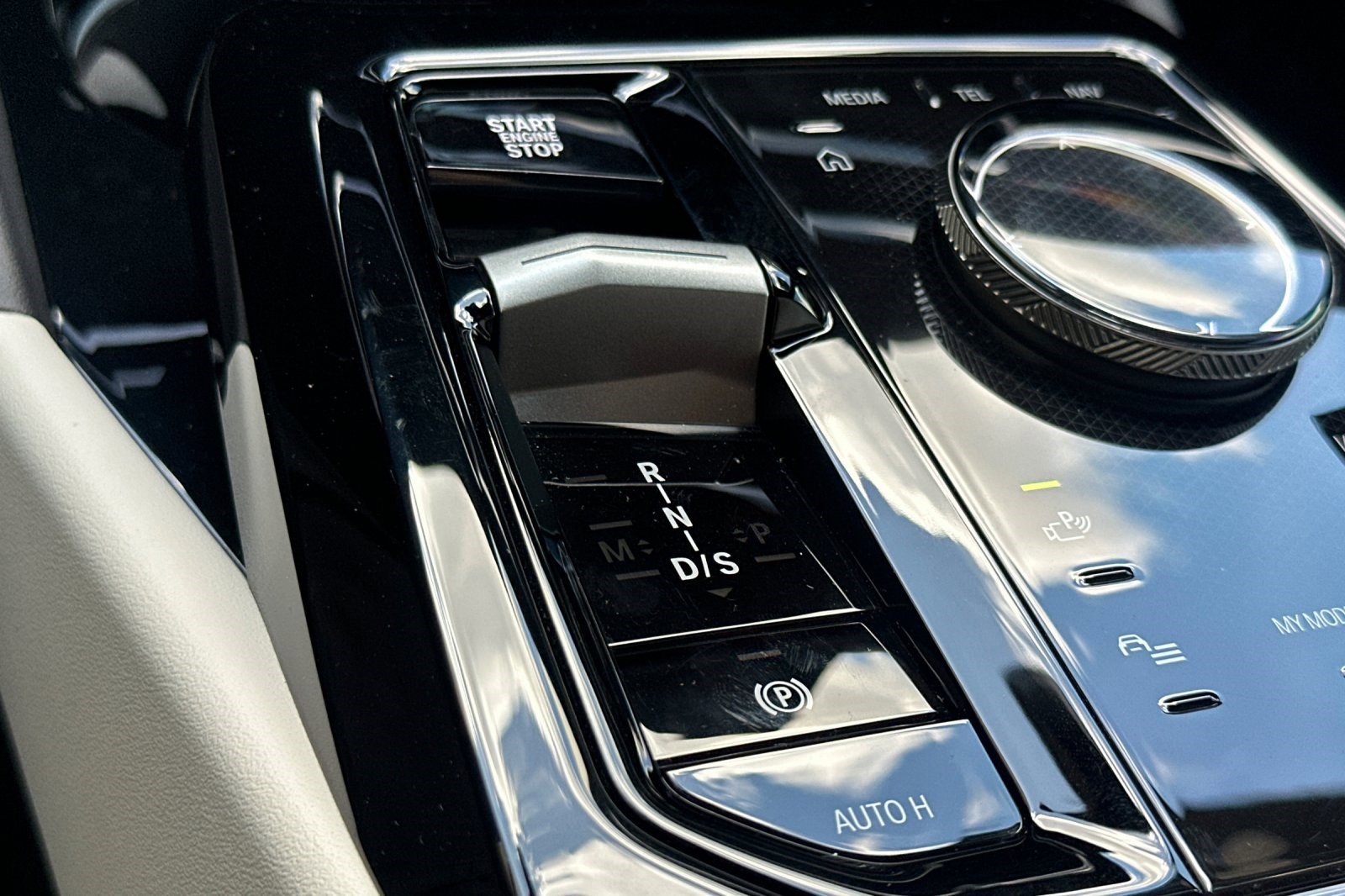 Certified 2024 BMW 530i w/ Premium Package RWD image 27