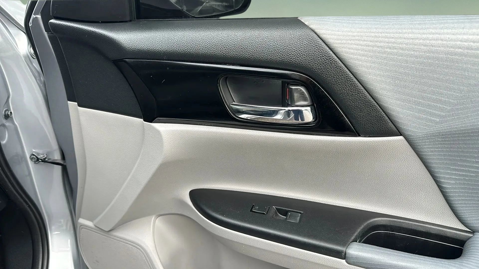 Used 2017 Honda Accord LX image 29