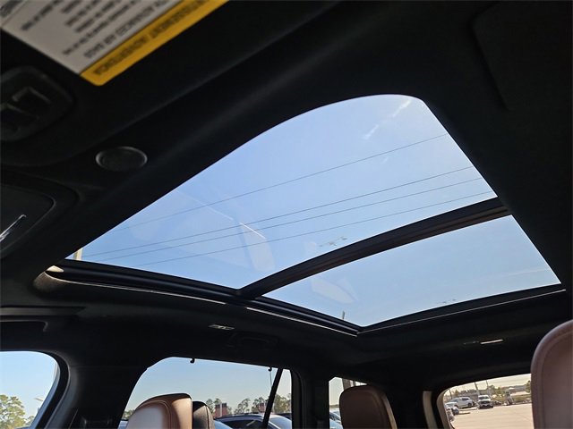 Used 2022 Lincoln Aviator Grand Touring w/ Equipment Group 301A image 3