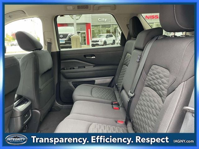 Used 2022 Nissan Pathfinder SV AWD/4WD image 12