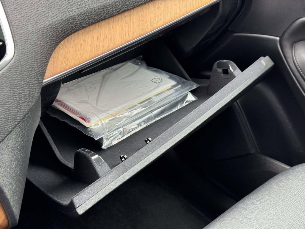 Certified 2023 Volvo XC90 B6 Plus image 31