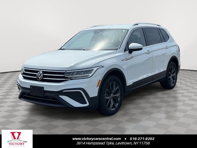 Used 2024 Volkswagen Tiguan SE FWD image 1