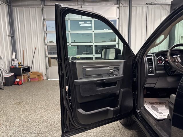 Used 2021 RAM 1500 Classic SLT image 7