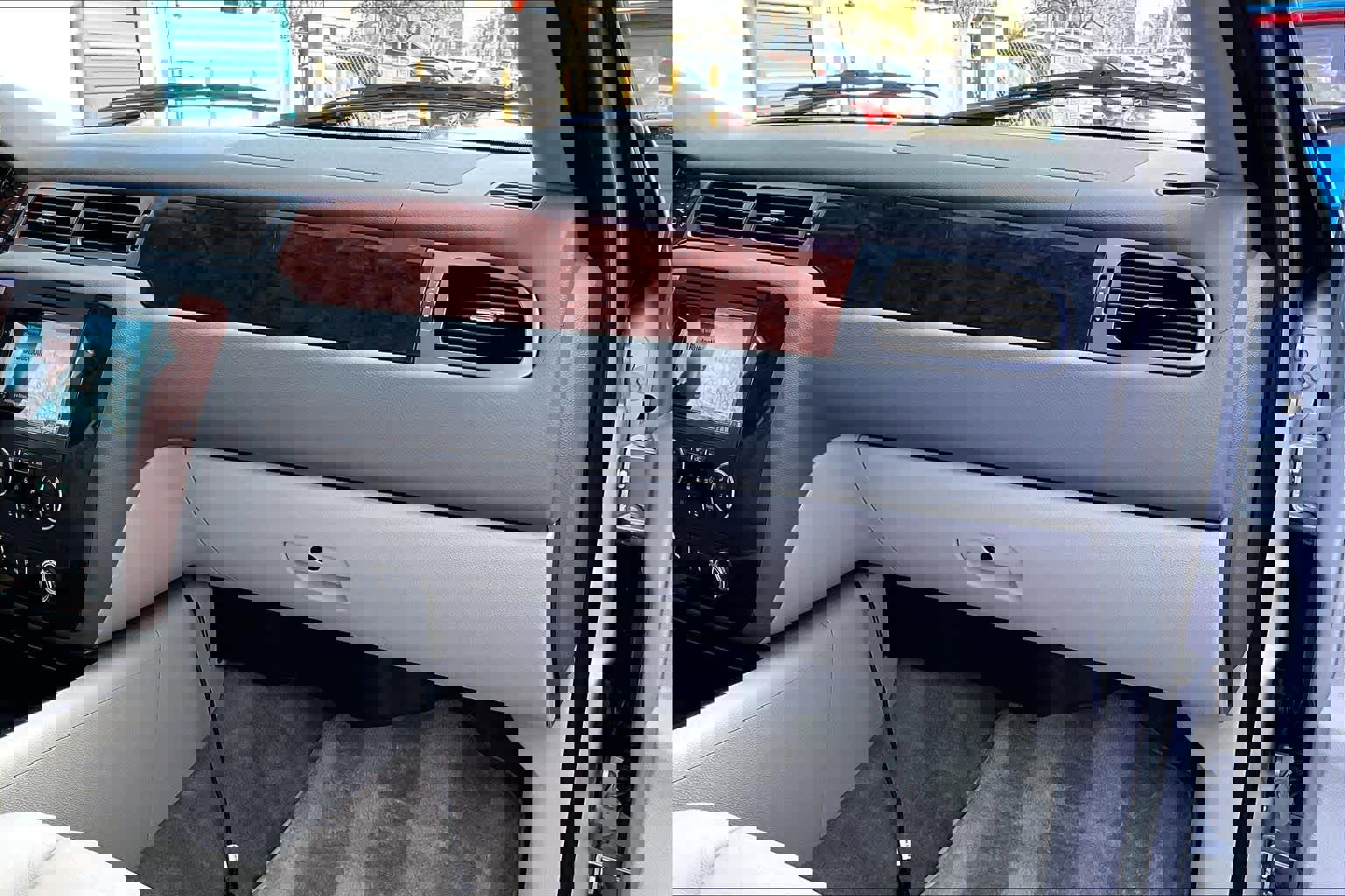 Used 2010 Chevrolet Suburban LT image 18