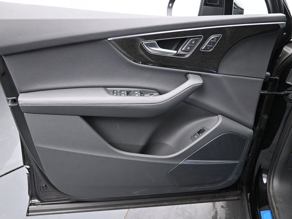 Used 2025 Audi Q7 3.0T Premium Plus w/ Premium Plus Package image 27