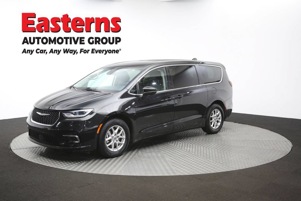 Used 2023 Chrysler Pacifica Touring-L FWD image 58